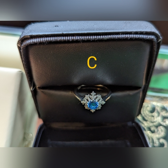 ❄️Bundle of Snowflake Jewelry❄️ - Picture 4 of 14